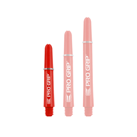 Target Pro Grip Shafts - 3 Sets - Red Das Bild zeigt drei rote Dart-Schäfte mit der Aufschrift „PRO GRIP“. Sie stehen nebeneinander und haben unterschiedliche Längen.