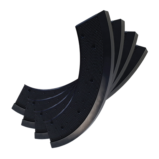 DKS01_L-wen_Dart_Original_Ersatzteile_Komplett_Set_4 Das Bild zeigt fünf gebogene, schwarze Ersatzteile für eine Dartscheibe. Sie gehören zum Löwen Dart Original Ersatzteile Komplett Set.