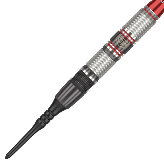 DW Piranha Razor 02 Softdarts Das Bild zeigt einen DW Piranha Razor 02 Softdart mit einer schwarzen Spitze und silbernem, rot akzentuiertem Griff. Das Design wirkt hochwertig und sorgt für guten Halt beim Werfen.