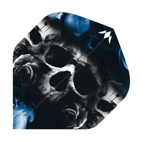 Mission Solo Shaun McDonald No2 Standard Flights Das Bild zeigt einen Dartflight mit einem auffälligen Totenkopf- und Rosenmotiv vor einem blauen Rauchhintergrund. In der oberen rechten Ecke befindet sich ein kleines, weißes Symbol.